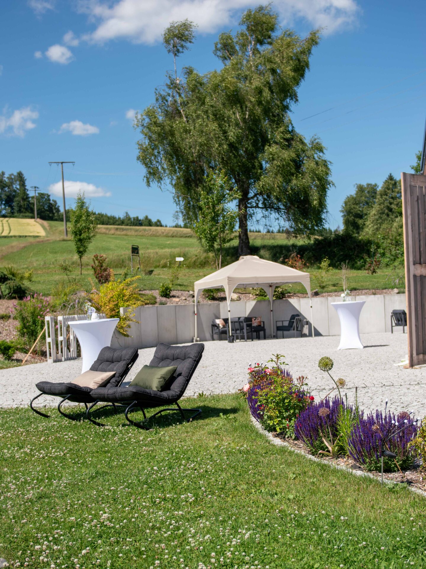 Garten und Außenbereich der Location
